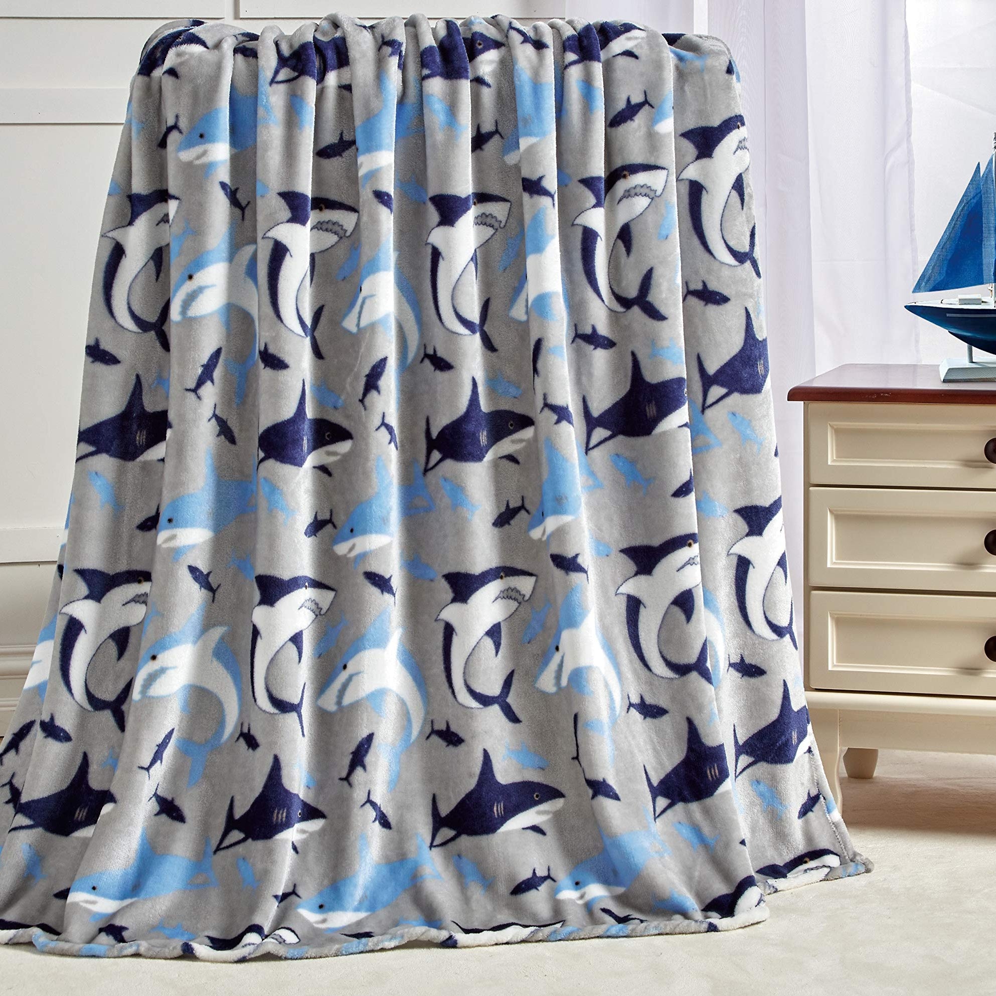 Decor&More American Pride Collection Microplush Throw Blanket (50" x 60")