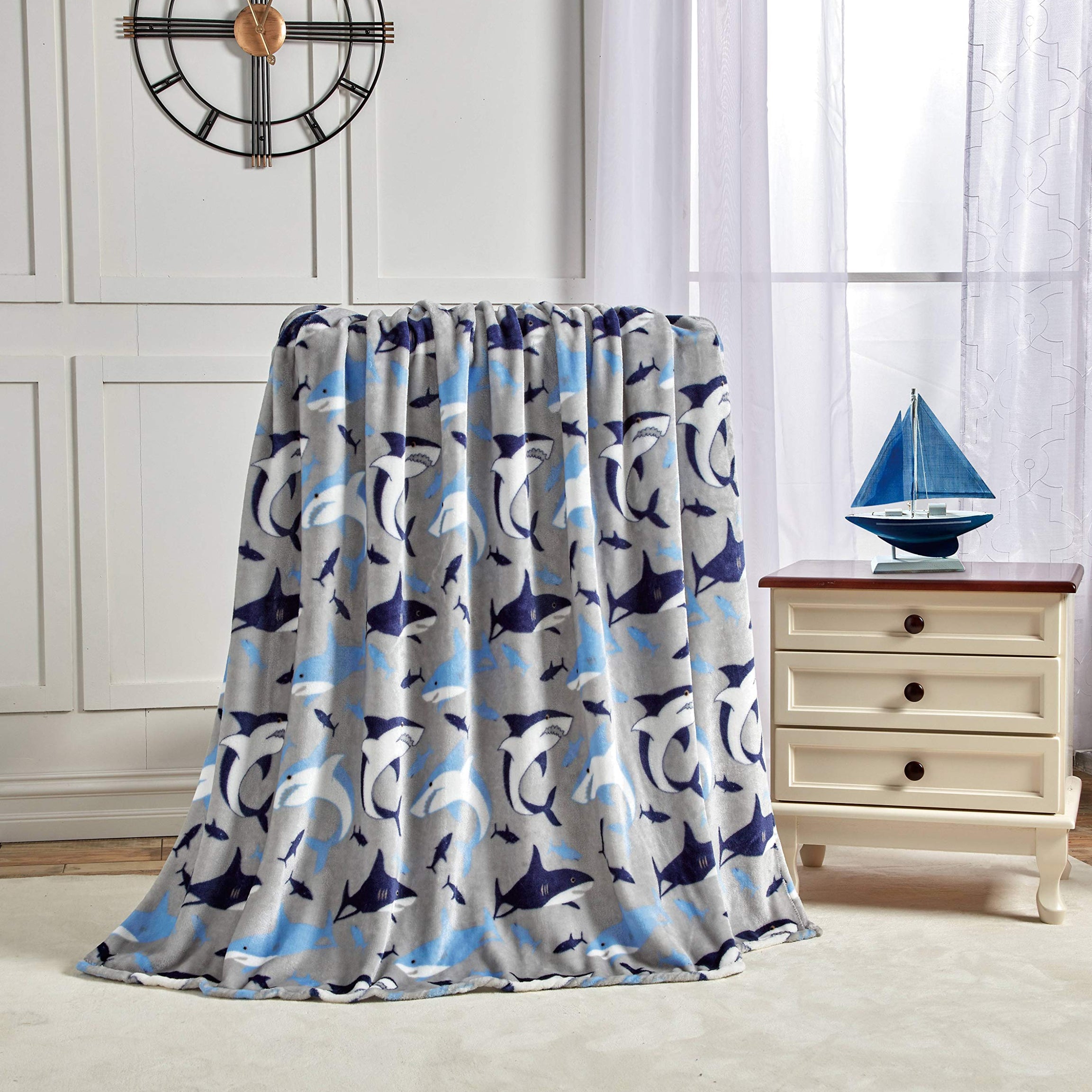 Decor&More American Pride Collection Microplush Throw Blanket (50" x 60")
