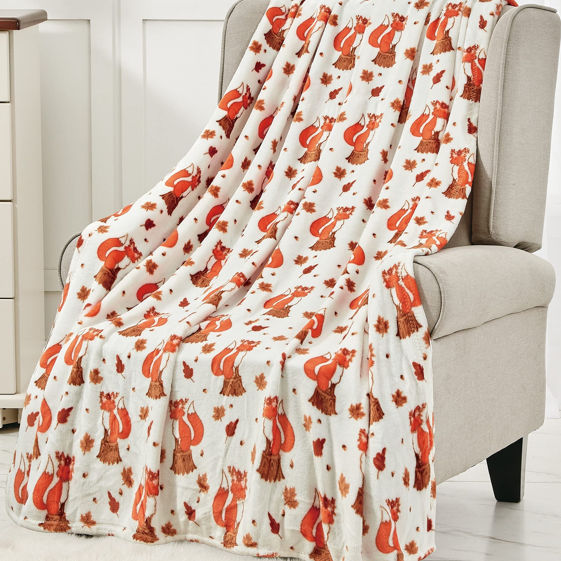 Decor&More Happy Halloween Microplush Throw Blanket (50" x 60")