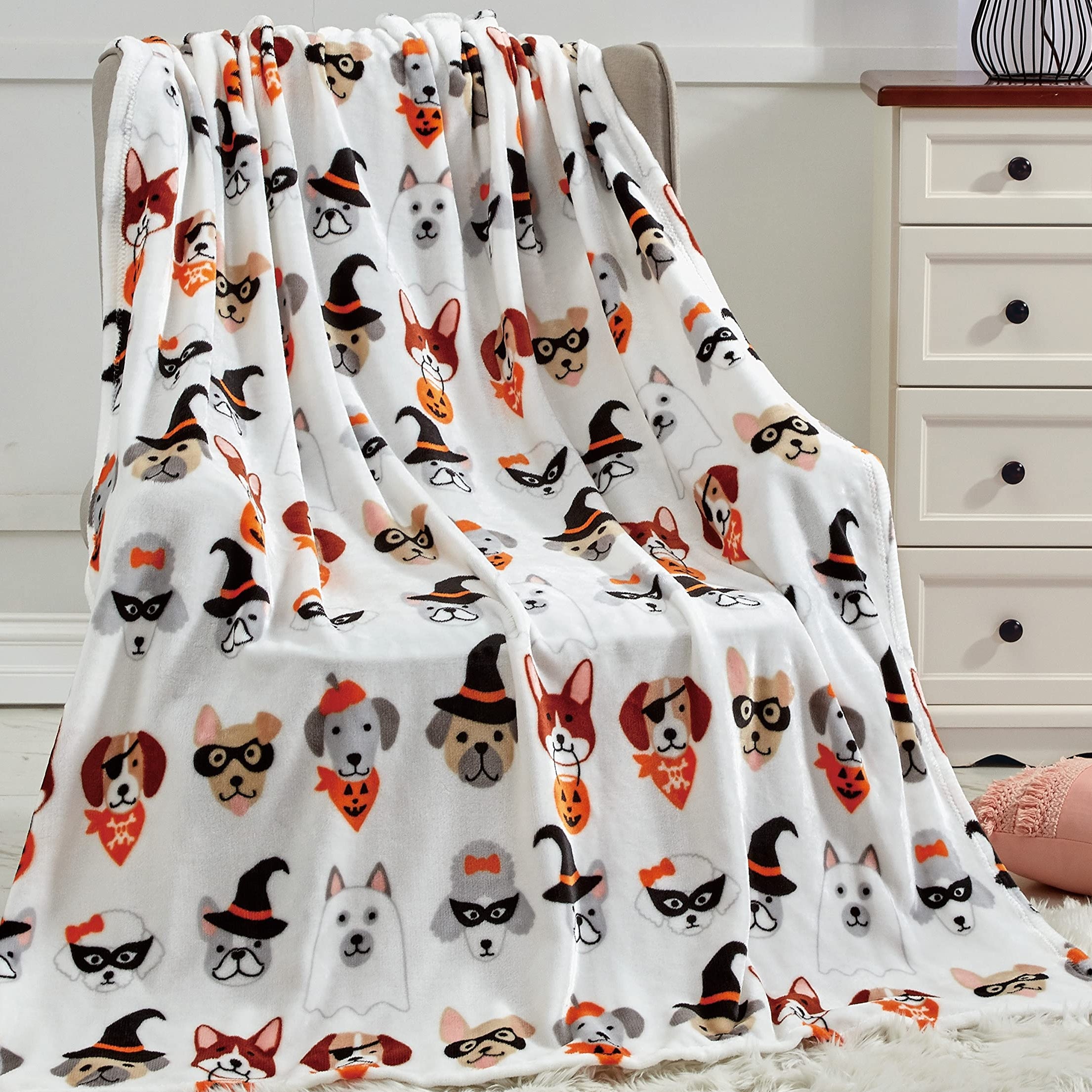 Decor&More Happy Halloween Microplush Throw Blanket (50" x 60")