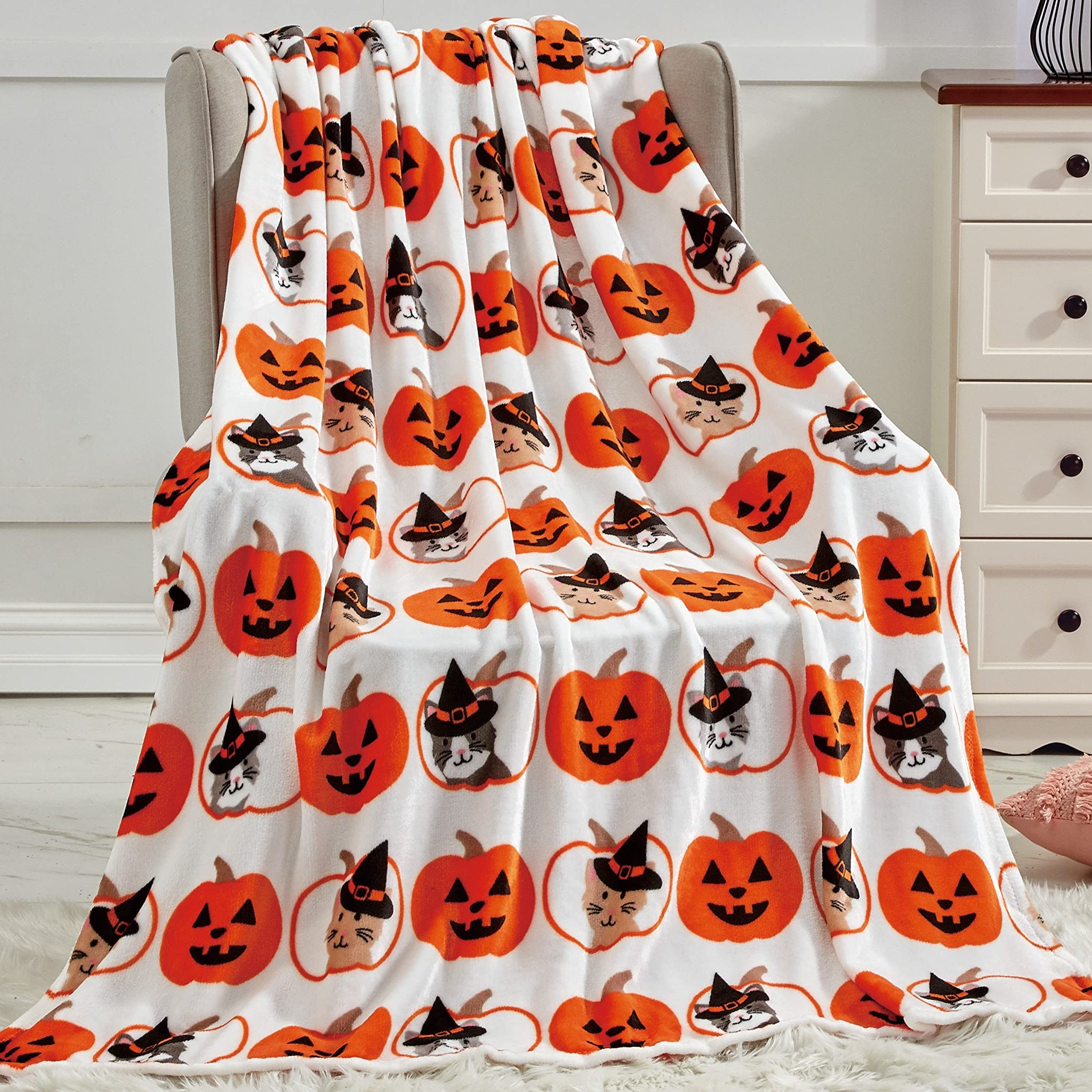 Decor&More Happy Halloween Microplush Throw Blanket (50" x 60")