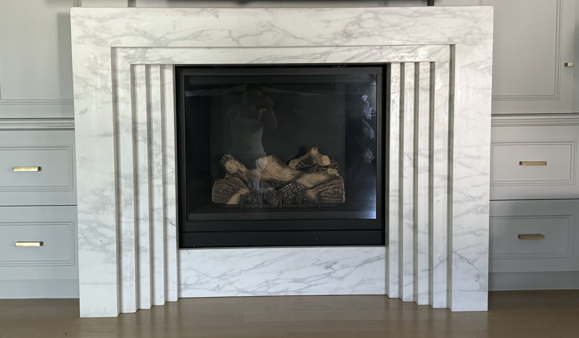 La Gabby 82 Fireplace